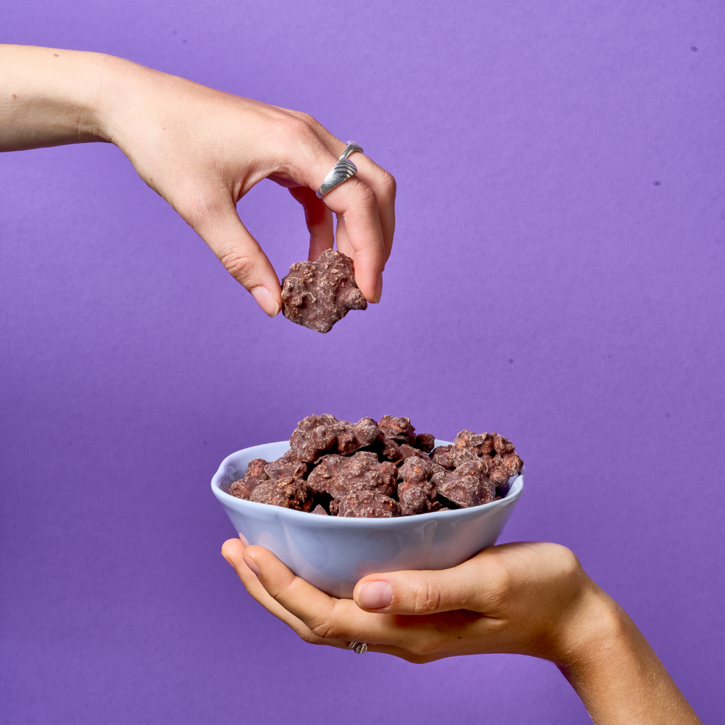 Garbanzos crujientes con chocolate negro