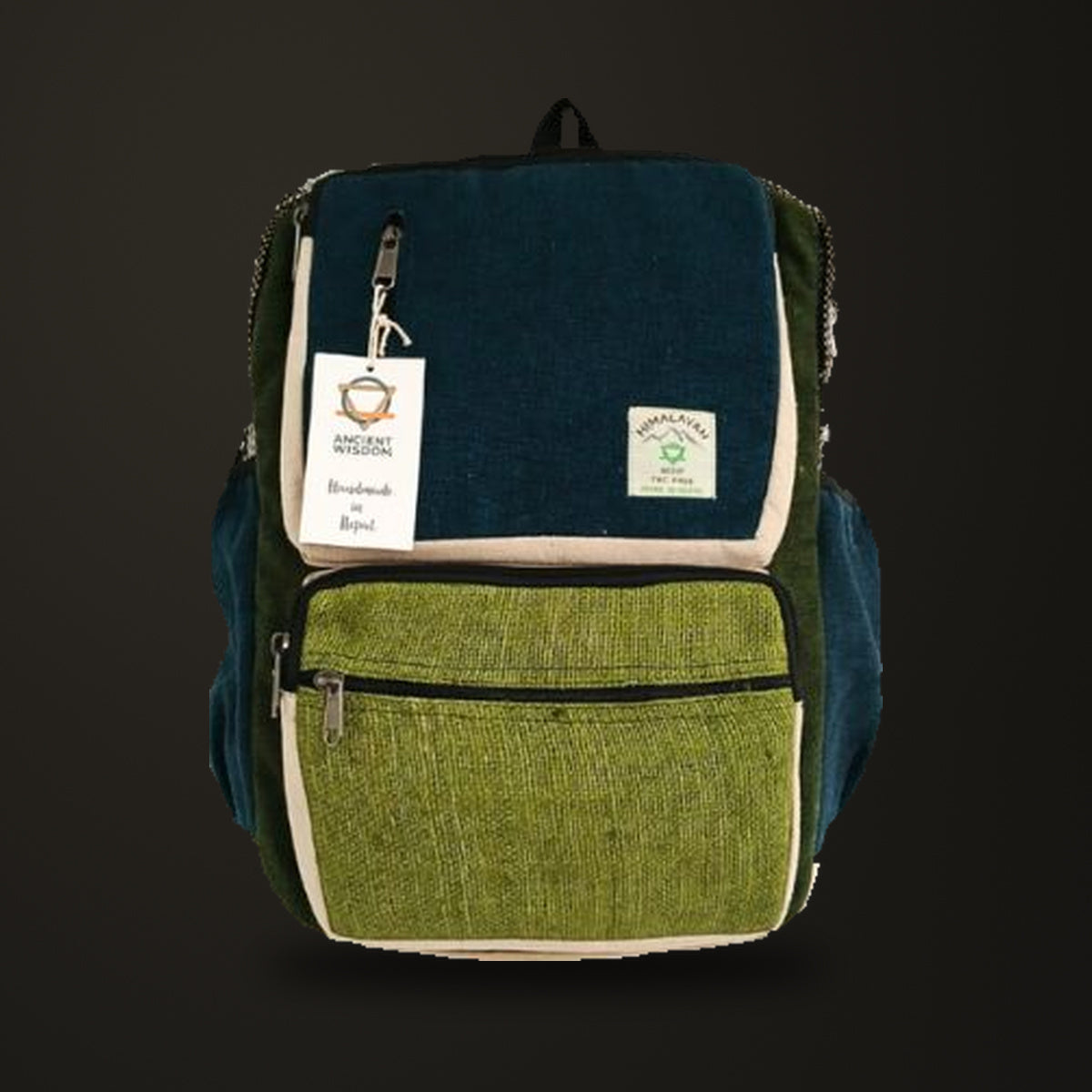 Mochila exclusiva de cáñamo Azul & Salvia, sobre fondo oscuro Estudio.
